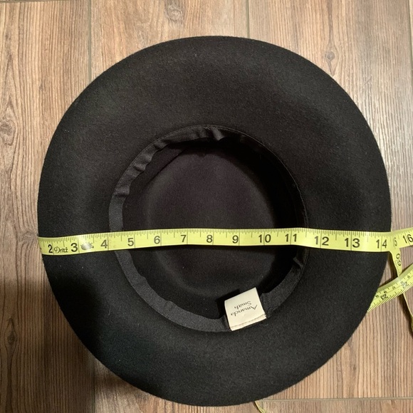 Amanda Smith %100 wool hat
